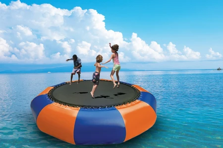 Trampoliny wodne – Idealna zabawa na lato!